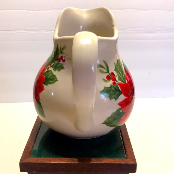 Vintage Christmas poinsettia pitcher - Picture 4 of 9